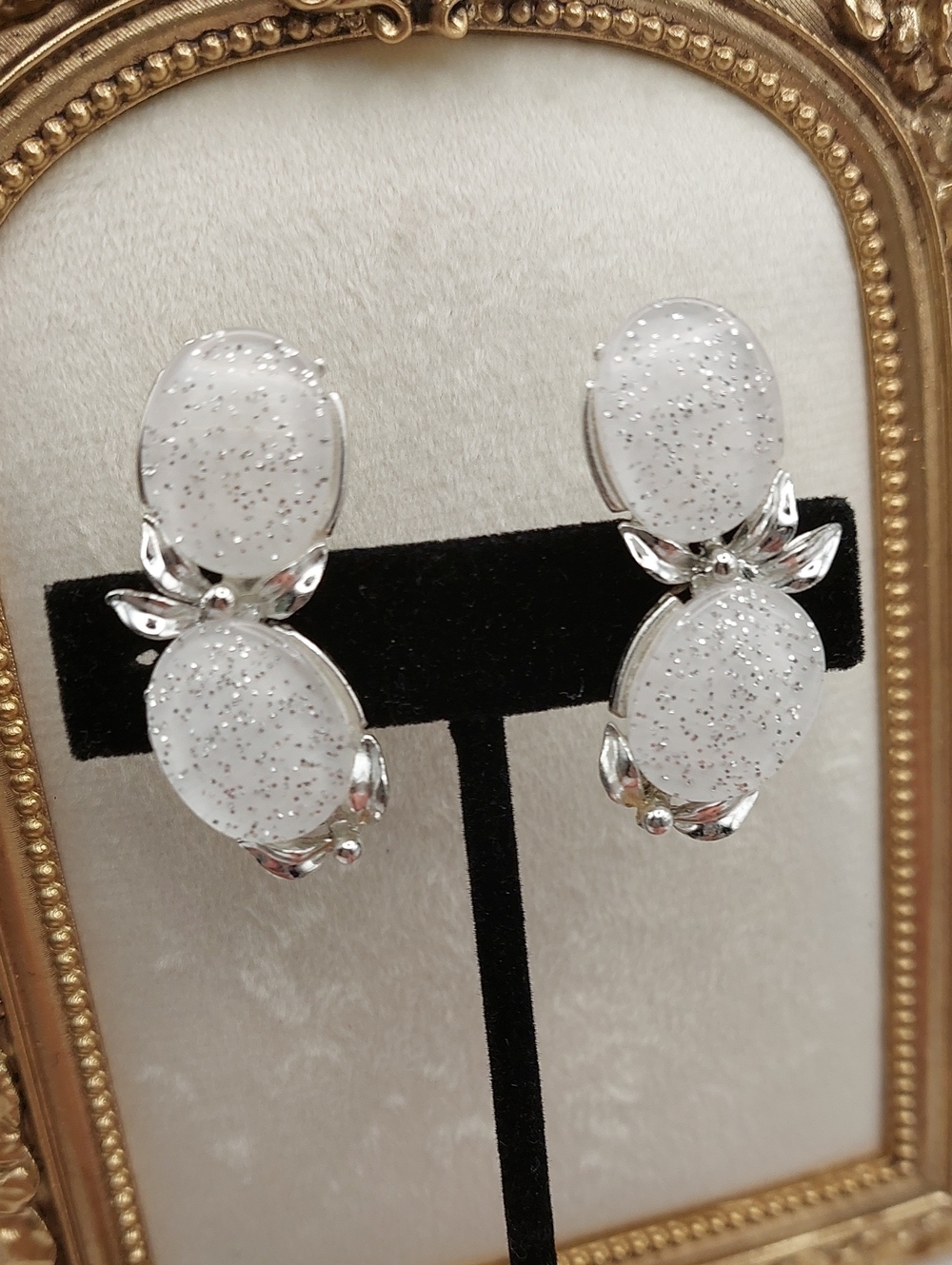 Confetti LUCITE clip Silvertone vintage earrings